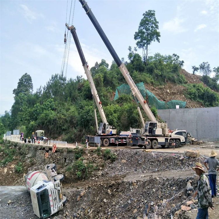 绥阳汽车掉沟里叫吊车救援要多少钱